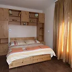 Apartment Sarreti Apartmanhaz