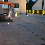 Sarreti Apartmanhaz *