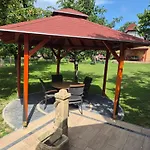 Sarreti Apartmanhaz *
