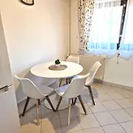 Apartment Sarreti Apartmanhaz *