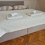 Sarreti Apartmanhaz Apartment *