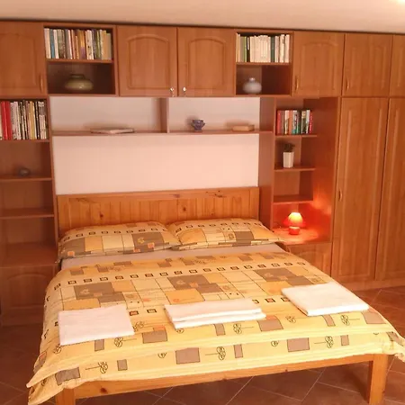 아파트 Sarreti Apartmanhaz *