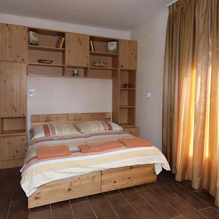 Διαμέρισμα Sarreti Apartmanhaz