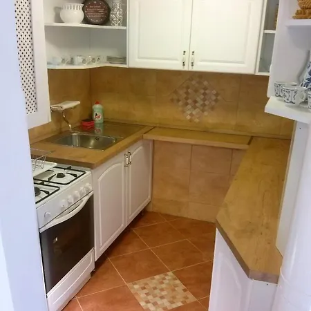 Sarreti Apartmanhaz *