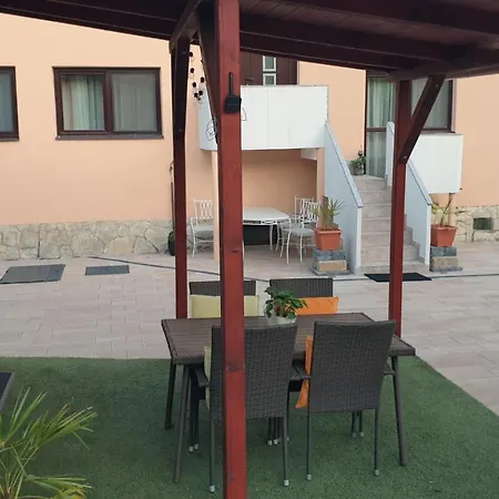 Sarreti Apartmanhaz 아파트 블로톤퓌레드