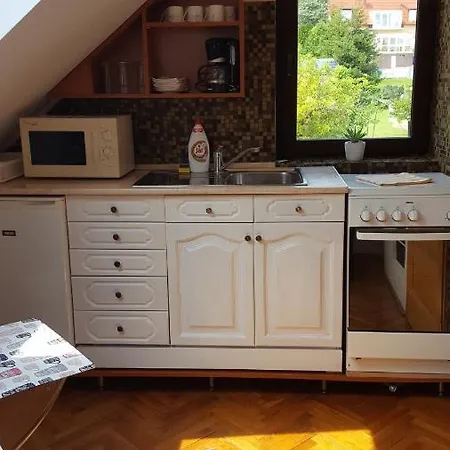 아파트 Sarreti Apartmanhaz 블로톤퓌레드