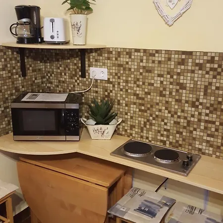Sarreti Apartmanhaz * 블로톤퓌레드
