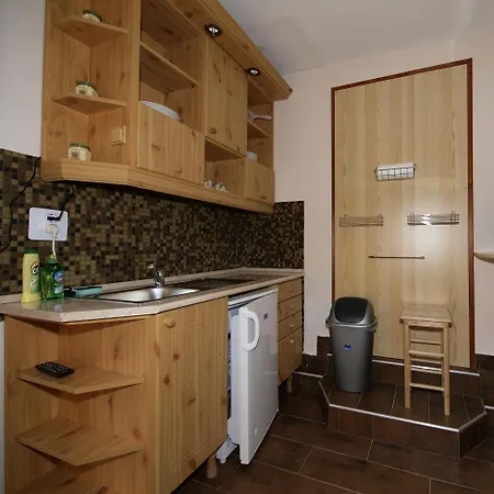 Sarreti Apartmanhaz * 블로톤퓌레드