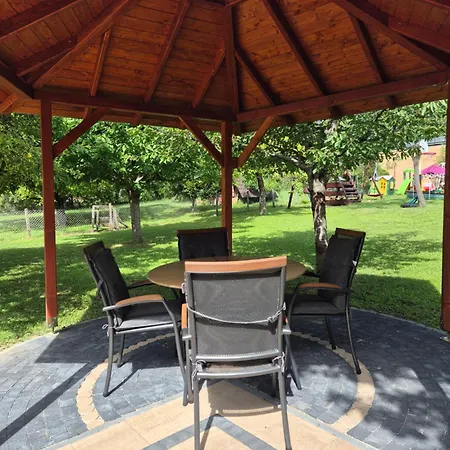 Διαμέρισμα Sarreti Apartmanhaz *