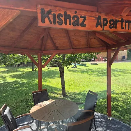 Διαμέρισμα Sarreti Apartmanhaz *