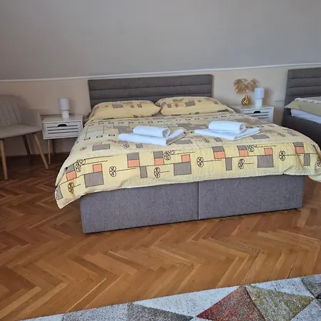 Sarreti Apartmanhaz *