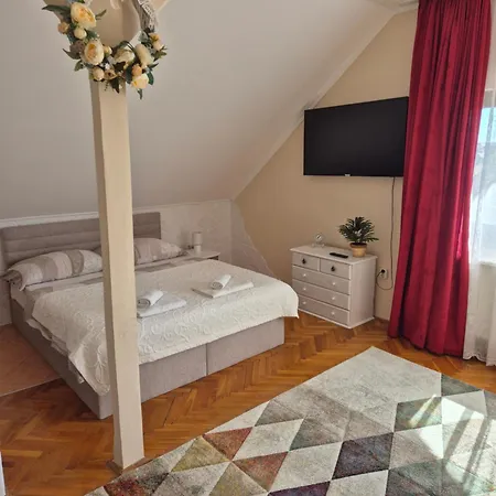 Διαμέρισμα Sarreti Apartmanhaz