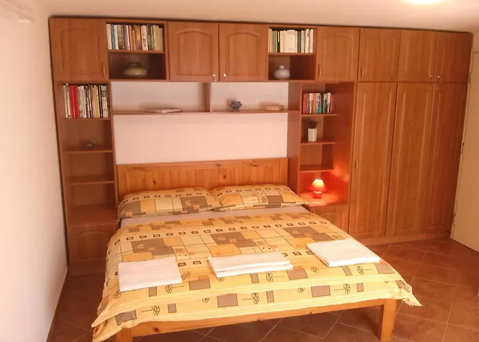Lejlighed Sarreti Apartmanhaz *