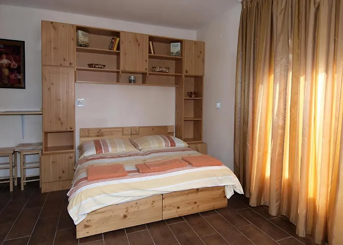 Апартаменты Sarreti Apartmanhaz