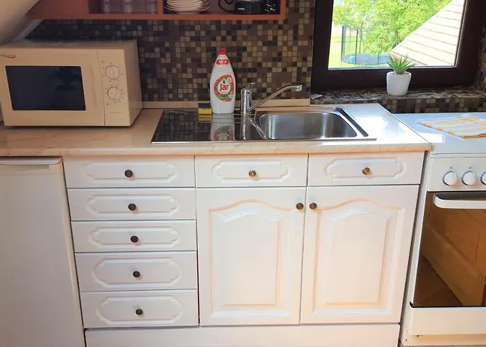 Sarreti Apartmanhaz Апартаменты *