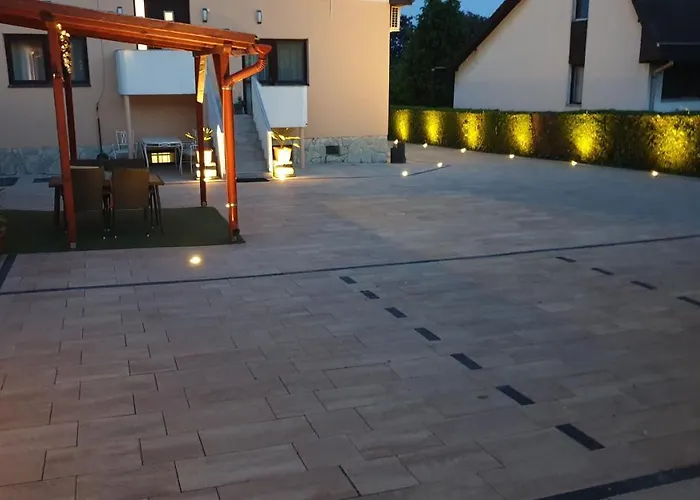 Sarreti Apartmanhaz *