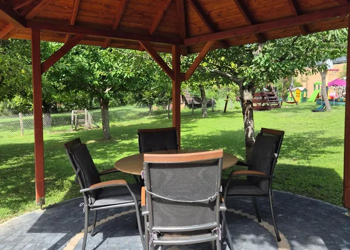 Апартаменты Sarreti Apartmanhaz *